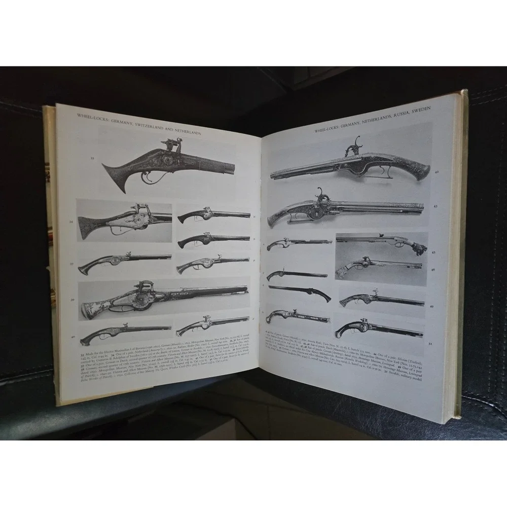 Viking Press Pistols of the‎ World Claude Blair 1968 Hardcover Book Reference